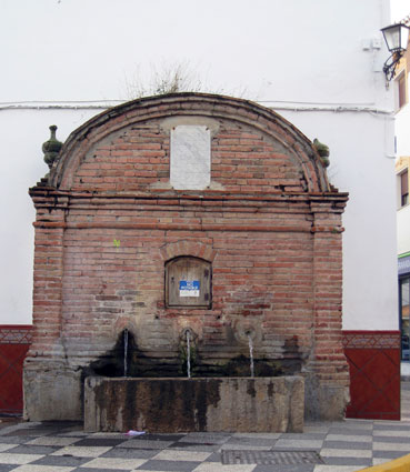 Pilar de Zafarraya (s.XIX) frente al Ayuntamiento
